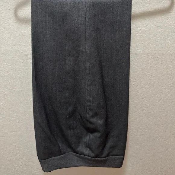 Tahari size 6 suit - jacket and pants! - Picture 3 of 4